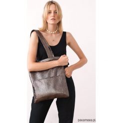 Torebka mini w srebrną łuskę. Szare torebki klasyczne damskie Pakamera, bez wzorów, z poliesteru, na ramię, bez dodatków. Za 139,00 zł.