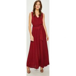 Answear - Sukienka Night Fever. Czerwone sukienki damskie ANSWEAR, s, bez wzorów, z elastanu, eleganckie, bez kołnierzyka, bez rękawów, maxi. W wyprzedaży za 159,90 zł.