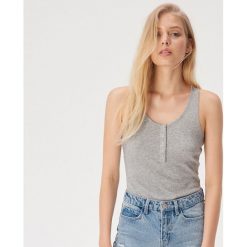 Tank top z guzikami - Jasny szary. Szare topy damskie Sinsay, s, bez wzorów, bez kołnierzyka. Za 14,99 zł.