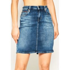 Spódnica jeansowa Tommy Jeans Classics Denim DW0DW07737. Niebieskie spódniczki damskie Tommy Jeans, bez wzorów, z elastanu. W wyprzedaży za 269,00 zł.