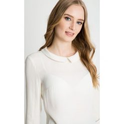 Bluzka ecru z kołnierzykiem BIALCON. Szare bluzki asymetryczne BIALCON, z tkaniny, eleganckie, z klasycznym kołnierzykiem. W wyprzedaży za 169,00 zł.