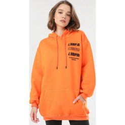 Pomarańczowa Bluza Brizvyra. Pomarańczowe bluzy damskie Born2be, s, bez wzorów, bez rękawów, z kapturem. Za 89,99 zł.