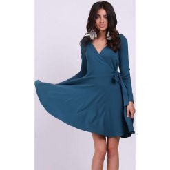 Sukienka w kolorze zielonym. Zielone sukienki damskie Jesienny butik, xs, bez wzorów, bez kołnierzyka, bez rękawów, mini, rozkloszowane. W wyprzedaży za 169,95 zł.
