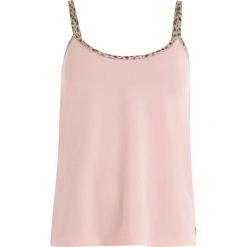 Top w kolorze różowym. Różowe bluzki damskie Coster Copenhagen, s, bez wzorów, z okrągłym kołnierzem. W wyprzedaży za 64,95 zł.