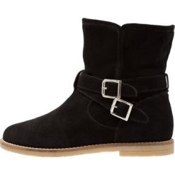 KIOMI Botki black. Czarne buty zimowe damskie KIOMI, z materiału. W wyprzedaży za 356,15 zł.