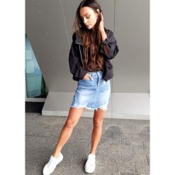 Kurtka Gigi Pocket kolor Black OneSize. Czarne kurtki damskie LIGARI, uniwersalny, w paski, z bawełny, bez kaptura. Za 159,00 zł.