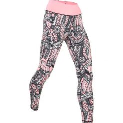 Legginsy sportowe ze stretchem, dł. 7/8, Level 1 bonprix jasnoróżowy neonowy wzorzysty. Różowe spodnie damskie bonprix, w paski, na fitness i siłownię. Za 59,99 zł.