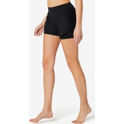 Spodenki 2 w 1 Gym & Pilates 520 damskie. Czarne szorty damskie NYAMBA, s, bez wzorów, z elastanu. Za 39,99 zł.