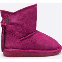 Bearpaw - Botki dziecięce Mia. Czerwone botki dziewczęce Bearpaw, z okrągłym noskiem. W wyprzedaży za 159,90 zł.