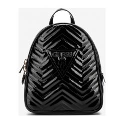 Guess Zana Plecak Czarny. Czarne plecaki damskie Guess, w paski, z poliesteru. Za 548,95 zł.