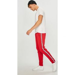 Tommy Jeans - Spodnie. Niebieskie spodnie męskie marki Tommy Jeans, na co dzień, s, bez wzorów, z bawełny, casualowe. Za 449,90 zł.