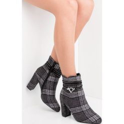 Botki damskie Abloom 58-580 Szare. Szare botki damskie ABLOOM, z tkaniny, eleganckie, bez obcasa, na obcasie, na zamek. Za 99,00 zł.