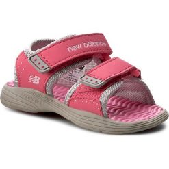 Sandały NEW BALANCE - K2004GRP Grey/Pink. Różowe sandały dziewczęce New Balance, ze skóry ekologicznej, bez zapięcia. W wyprzedaży za 89,00 zł.