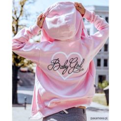 Bluza rozpinana BabyGirl. Czerwone bluzy niemowlęce marki Pakamera, z nadrukiem. Za 179,00 zł.