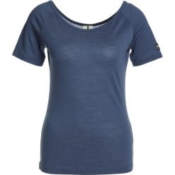 Super.natural ESSENTIAL SCOOP NECK TEE Tshirt basic dark avio. Niebieskie t-shirty damskie marki super.natural, s, z poliesteru. Za 209,00 zł.