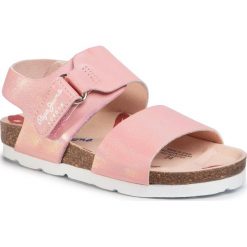 Sandały PEPE JEANS - Bio Iris Kids PGS90153 Pink 325. Różowe sandały dziewczęce Pepe Jeans, z jeansu, bez zapięcia. W wyprzedaży za 159,00 zł.