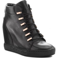 Sneakersy CARINII - B4516 E50-000-000-B88. Czarne sneakersy damskie Carinii, z materiału. W wyprzedaży za 319,00 zł.