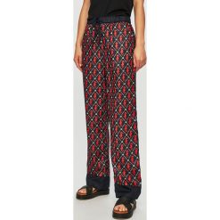 Scotch & Soda - Spodnie. Spodnie damskie Scotch & Soda, s, z poliesteru. W wyprzedaży za 299,90 zł.