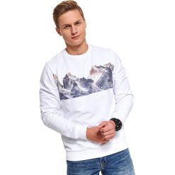 Bluza biała z nadrukiem. Białe bluzy męskie Top Secret, na zimę, xl, z nadrukiem, z dzianiny, z okrągłym kołnierzem, bez rękawów, bez kaptura. W wyprzedaży za 44,99 zł.