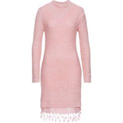 Sukienka dzianinowa z koronką bonprix stary róż. Czerwone sukienki dzianinowe bonprix, w koronkowe wzory, retro, z długim rękawem. Za 139,99 zł.
