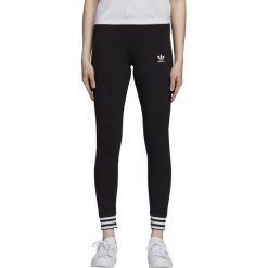 LEGGINSY ADIDAS ORIGINALS (34). Legginsy damskie Adidas, w paski, z elastanu, klasyczne. W wyprzedaży za 129,99 zł.