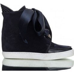 Sneakersy z kokardą (38). Niebieskie koturny damskie J. Wolski, ze skóry. Za 209,00 zł.