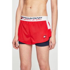 Tommy Sport - Szorty. Czerwone spodenki sportowe damskie Tommy Sport, s, bez wzorów, z elastanu, sportowe. W wyprzedaży za 179,90 zł.