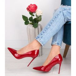 Czółenka damskie Laura Mode QL-115 Czerwone. Czerwone czółenka damskie LAURA MODE, bez wzorów, z tworzywa sztucznego, na wysokim obcasie, na obcasie. Za 79,00 zł.