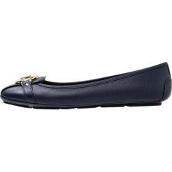 MICHAEL Michael Kors FULTON MOC Baleriny admiral. Niebieskie baleriny damskie MICHAEL Michael Kors, bez wzorów, ze skóry, klasyczne, bez obcasa. Za 509,00 zł.