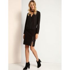 SPÓDNICA REGULARNA DAMSKA GŁADKA. Czarne spódniczki damskie Top Secret, na zimę, bez wzorów, eleganckie, ołówkowe. W wyprzedaży za 34,99 zł.