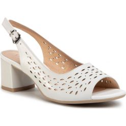 Sandały CAPRICE - 9-28307-24 White Nappa 102. Białe klapki damskie Caprice, bez wzorów, ze skóry, bez obcasa, na obcasie. Za 279,00 zł.