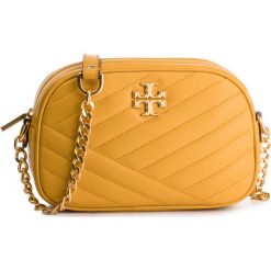 Torebka TORY BURCH - Kira Chevron Camera Bag 57769 Daylily 707. Żółte listonoszki damskie Tory Burch, bez wzorów, ze skóry, bez dodatków. W wyprzedaży za 1019,00 zł.