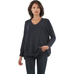 Sweter w kolorze granatowym. Niebieskie bez kategorii L'étoile du cachemire, z kaszmiru, ze sznurowanym dekoltem. W wyprzedaży za 129,95 zł.