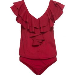 Body bluzkowe z falbanami bonprix ciemnoczerwony. Czerwone koszulki damskie bonprix, bez wzorów, eleganckie, z dekoltem w serek, bez rękawów. Za 109,99 zł.