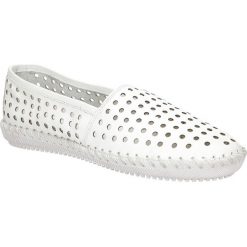 Półbuty skórzane ażurowe casu sandra06. Białe espadryle damskie Casu, bez wzorów, ze skóry, bez obcasa, na obcasie. W wyprzedaży za 99,99 zł.
