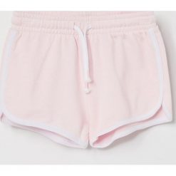Szorty dresowe z lampasami - Różowy. Różowe szorty damskie Reserved, bez wzorów, z dresówki. Za 34,99 zł.