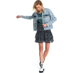 Jeansowa kurtka damska ozdobiona aplikacją. Niebieskie kurtki damskie Top Secret, na wiosnę, z aplikacjami, z jeansu, eleganckie, bez kaptura. Za 199,99 zł.