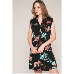 Desigual - Sukienka Jonas. Niebieskie sukienki mini damskie marki Desigual, na co dzień, z wiskozy, casualowe. W wyprzedaży za 349,90 zł.