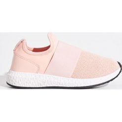 Buty sportowe - Różowy. Czerwone buty sportowe damskie Sinsay. W wyprzedaży za 59,99 zł.