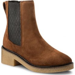 Botki TOMMY HILFIGER - Mia 3B2 FW0FW01920 Winter Cognac 906. Brązowe botki damskie skórzane marki OLAIAN, na średnim obcasie. W wyprzedaży za 359,00 zł.