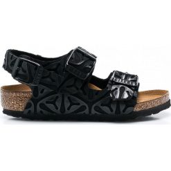 Birkenstock - Sandały dziecięce Milano Kinder. Czarne sandały chłopięce marki Birkenstock, ze skóry, z okrągłym noskiem, na klamry. Za 199,90 zł.