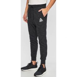 Reebok - Spodnie. Szare spodnie męskie Reebok, s, z nadrukiem, z bawełny, sportowe. W wyprzedaży za 179,90 zł.