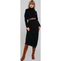 Czarna Sukienka Leroy. Czarne sukienki damskie Renee, do pracy, na jesień, uniwersalny, bez wzorów, z dzianiny, biznesowe, z golfem, z długim rękawem, długie, maxi, dopasowane. Za 169,99 zł.