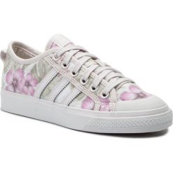 Buty adidas - Nizza CG6916 Orctin/Orctin/Crywht. Brązowe buty sportowe damskie Adidas, na co dzień, bez wzorów, ze skóry, bez obcasa, na płaskiej podeszwie, bez zapięcia. W wyprzedaży za 199,00 zł.