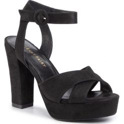 Sandały JENNY FAIRY - W17SS934-23 Black. Czarne klapki damskie Jenny Fairy, bez wzorów, ze skóry ekologicznej, bez obcasa, na obcasie. Za 119,99 zł.