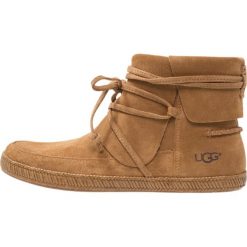 UGG REID Ankle boot chestnut. Brązowe botki damskie na zamek Ugg, z materiału. Za 619,00 zł.