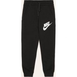 Nike Kids - Spodnie dziecięce 128-137 cm. Szare spodnie chłopięce Nike Kids, z nadrukiem, z bawełny. W wyprzedaży za 119,90 zł.