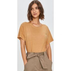 Levi's - T-shirt. Czerwone bluzki damskie Levi's®, s, bez wzorów, z bawełny, z okrągłym kołnierzem. Za 159,90 zł.