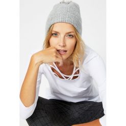 Czapka z aplikacją. Szare czapki damskie Moodo, z aplikacjami. Za 24,99 zł.