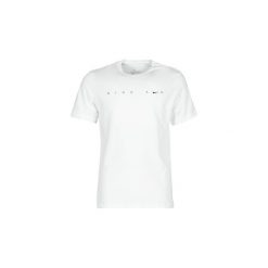 T-shirty z krótkim rękawem Nike M NSW SS TEE FTWR 1. Białe t-shirty męskie Nike, s, bez wzorów, bez kołnierzyka, krótkie. Za 109,00 zł.